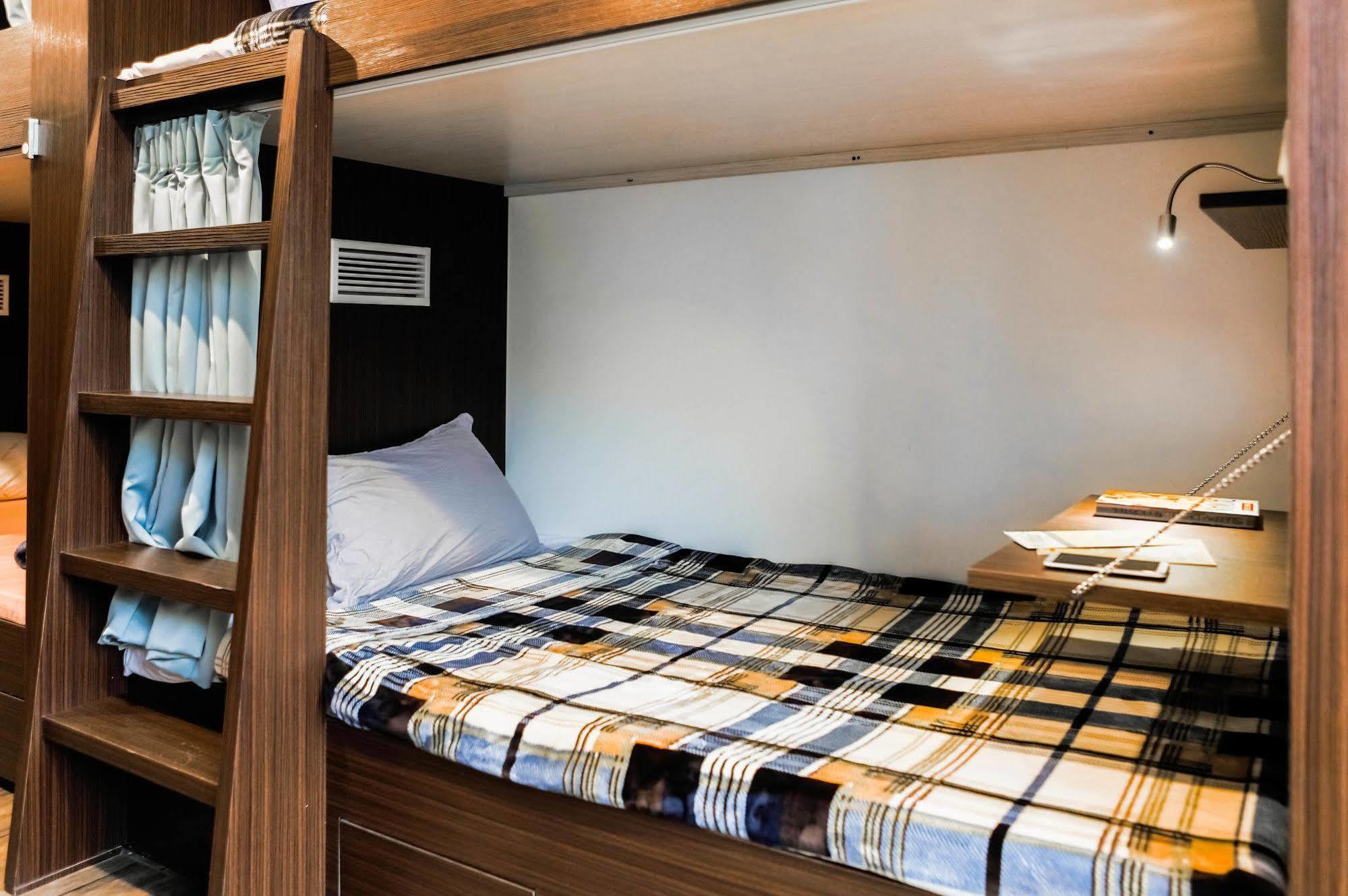 Sleepy Dragon Hostel Тайбей Екстер'єр фото